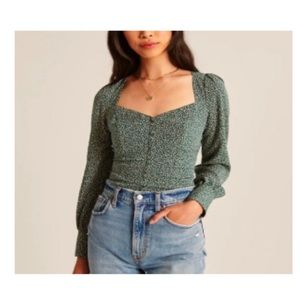 Long sleeve floral top.